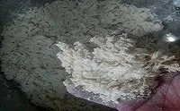 鸡蛋西红柿炒饸烙面步骤三